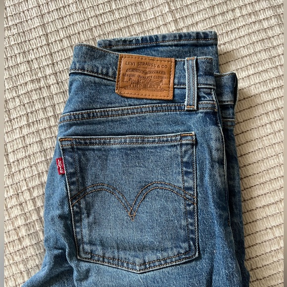 Levi’s wedgie fit tapered ankle jeans - Picture 4 of 6